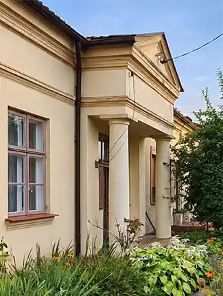 Dom z 1920 roku z dworkowym gankiem i ogrodem 540 m² – Izbica Kujawska