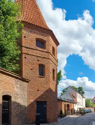 Historyczna wieża obronna na starym mieście w Toruń, Toruń, Kujawsko-pomorskie