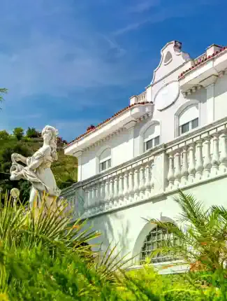 Villa Beatrice w Toskanii – Historyczna rezydencja z parkiem 1,4 ha, winnicą i basenem