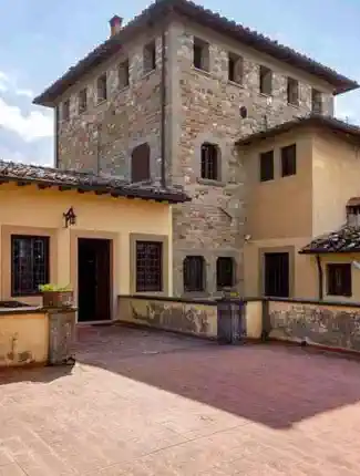 Posiadłość z prywatnym parkiem i panoramicznym basenem w sercu Mugello