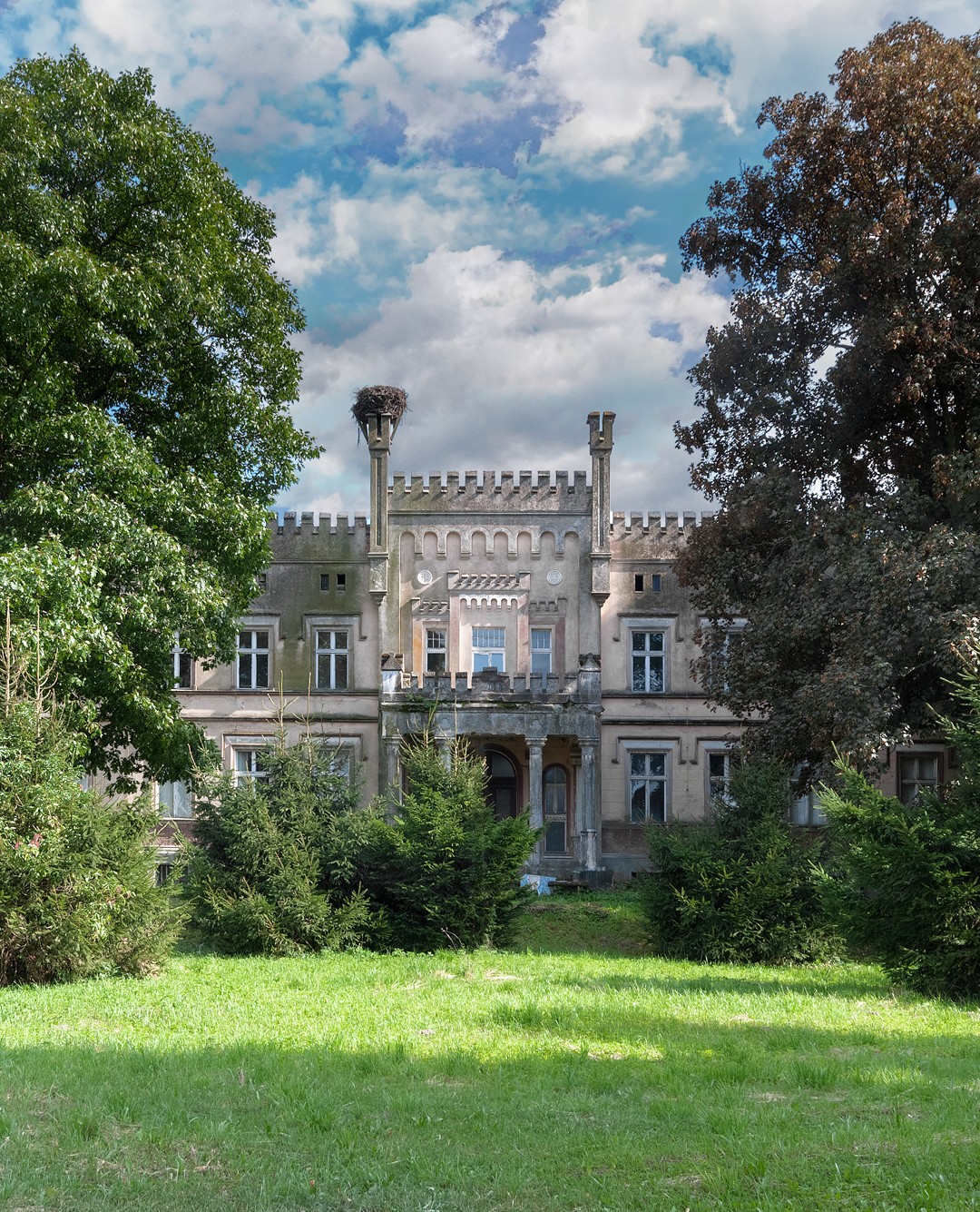 Pałac w Nadarzynie, zachodniopomorskie, widok z zewnątrz