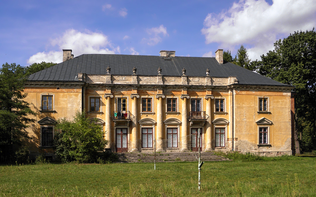 Pałac w Rykałach - Pałace pod Warszawą