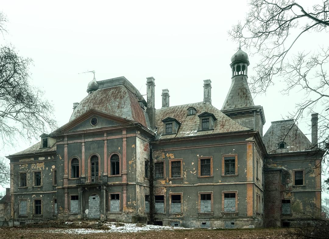 Abandoned castle in Mańczyce, Poland